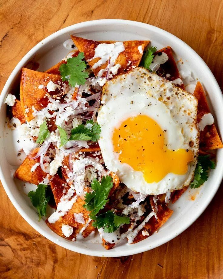 Chilaquiles Rojos con Huevo